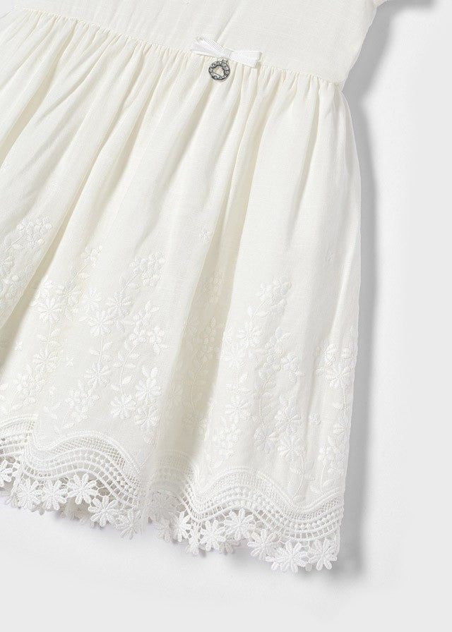 Mayoral 22-03914-027 Sukienka lniana z haftem dziewczynka 3914-27 kremowy -  - #tag1# - #tag2# - #tag3# - #tag4#